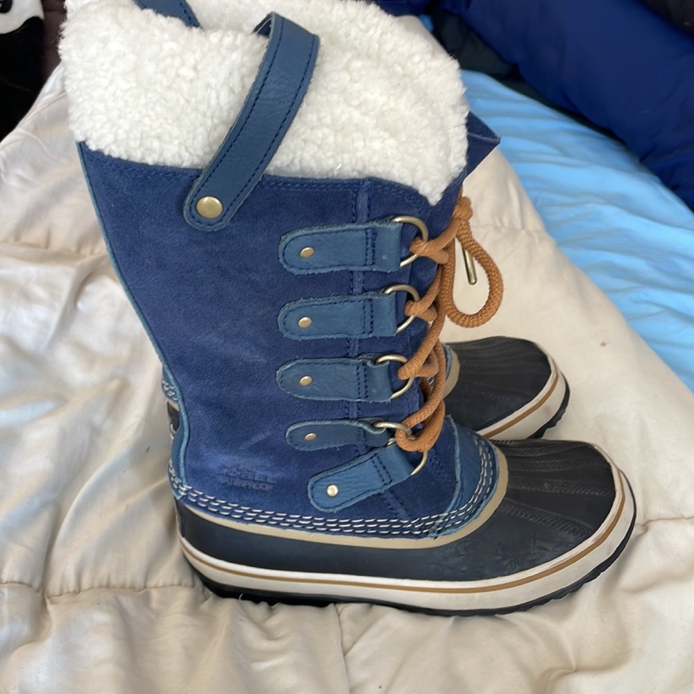 Sorel Size 6 Navy Winter Boot